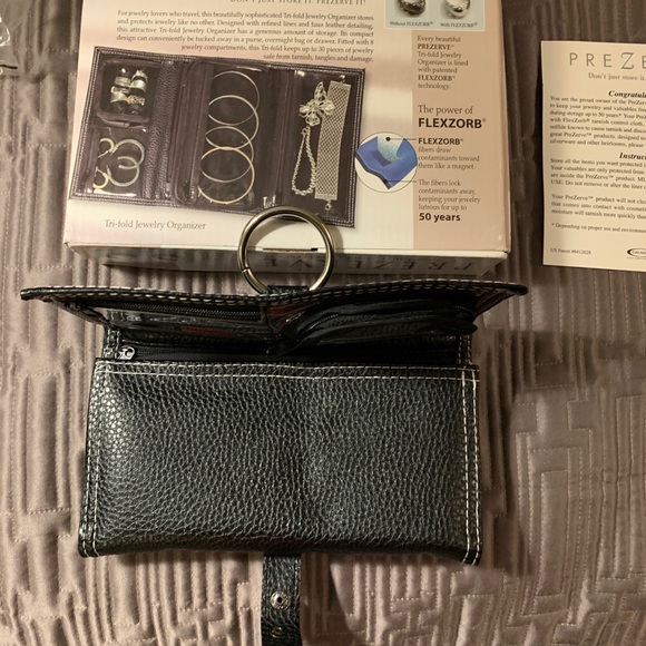 Jewelry Traveling and Preserving Black Wallet 🎈 - Picture 3 of 5